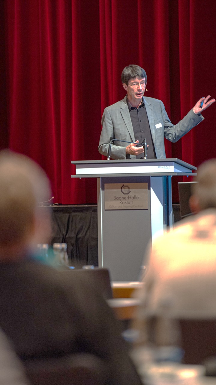 Prof. Martin Scheringer, einem der führenden PFAS-Experten