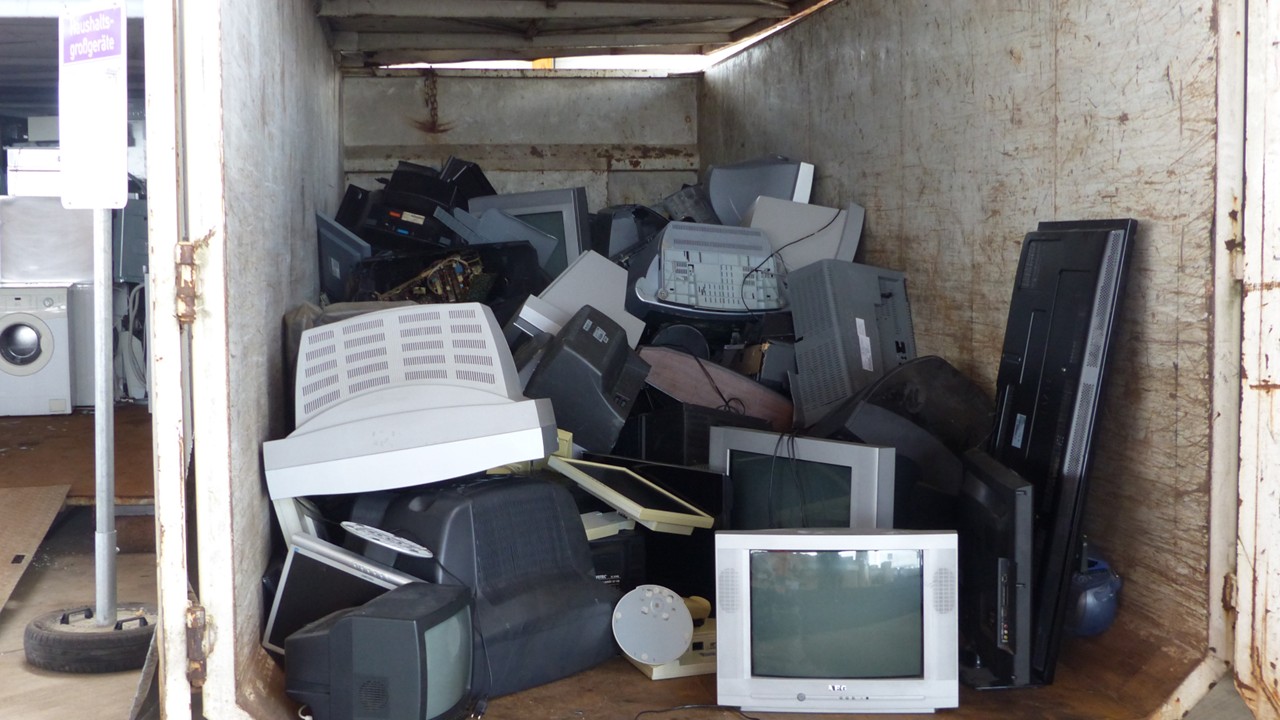 Blick in einen Elektroschrott-Container, Foto Klatt